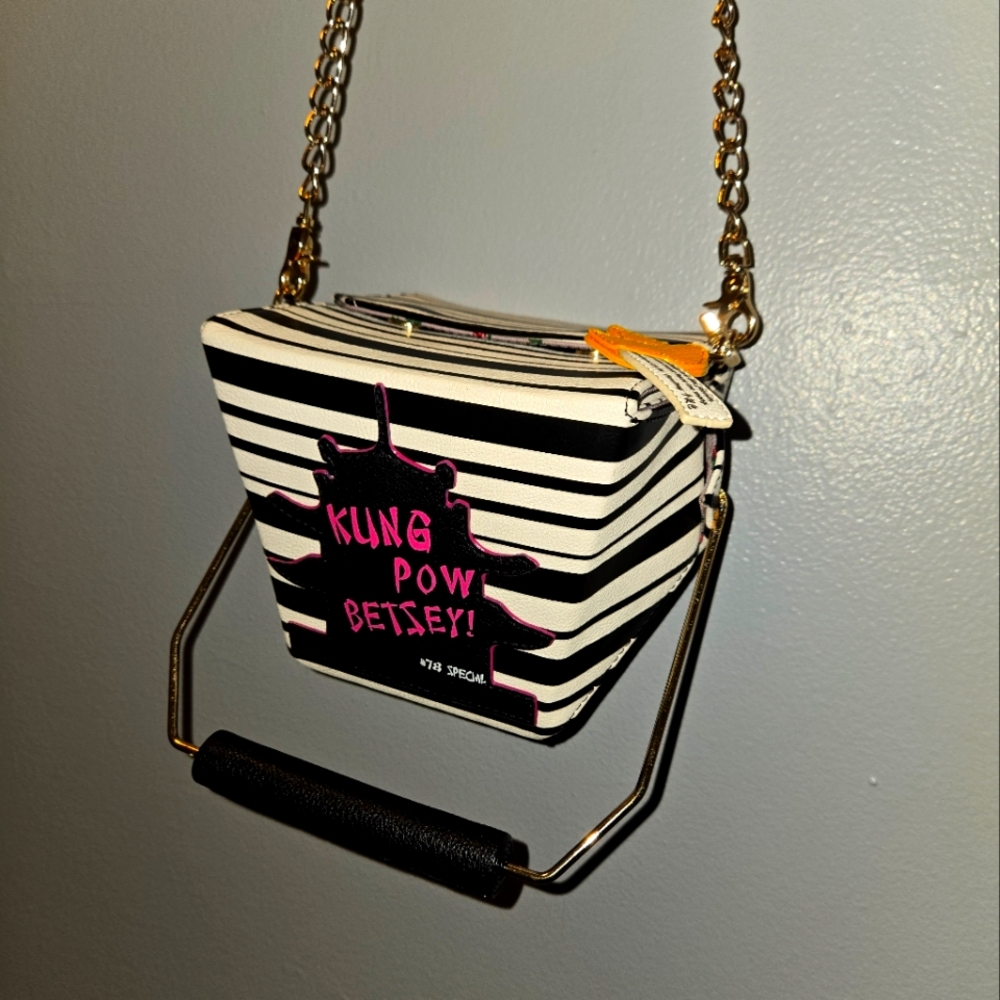 🍜Betsey Johnson Kung Pow Take Out Purse